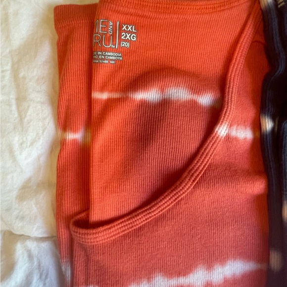 Bundle of 3 Tie-Dye Tanks. XL & XXL. Cotton/Modal/Spandex - Picture 7 of 12